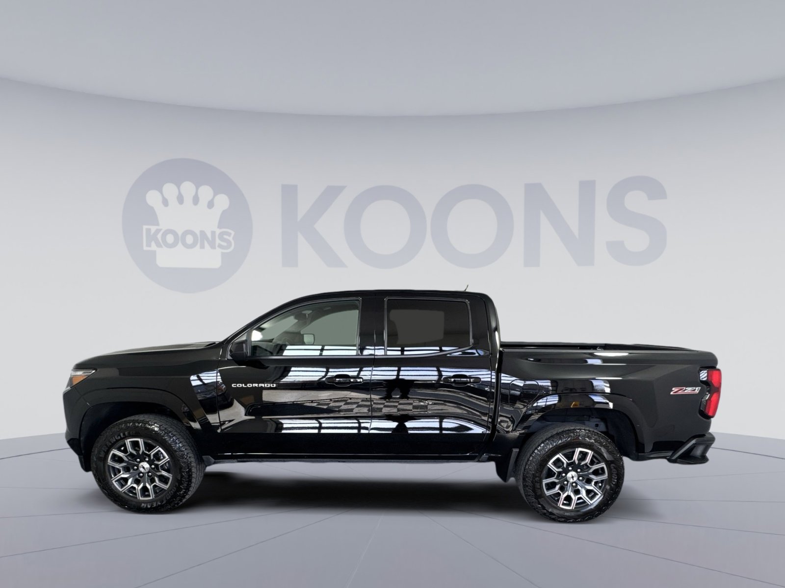 Used 2023 Chevrolet Colorado Z71 w/ Z71 Convenience Package 2 image 2