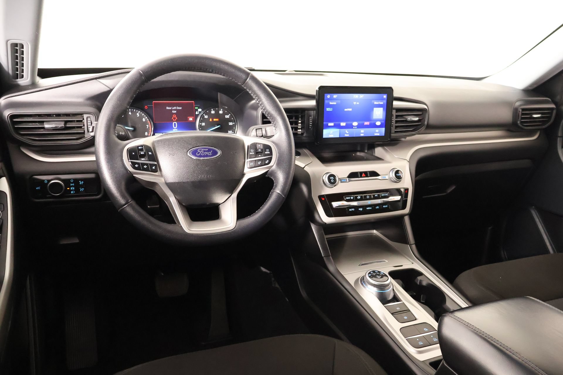 Used 2023 Ford Explorer XLT RWD image 2