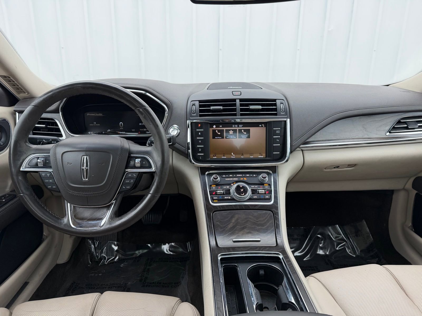 Used 2017 Lincoln Continental Select image 10