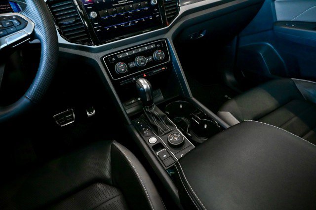 Used 2022 Volkswagen Atlas Cross Sport SEL Premium R-Line image 32