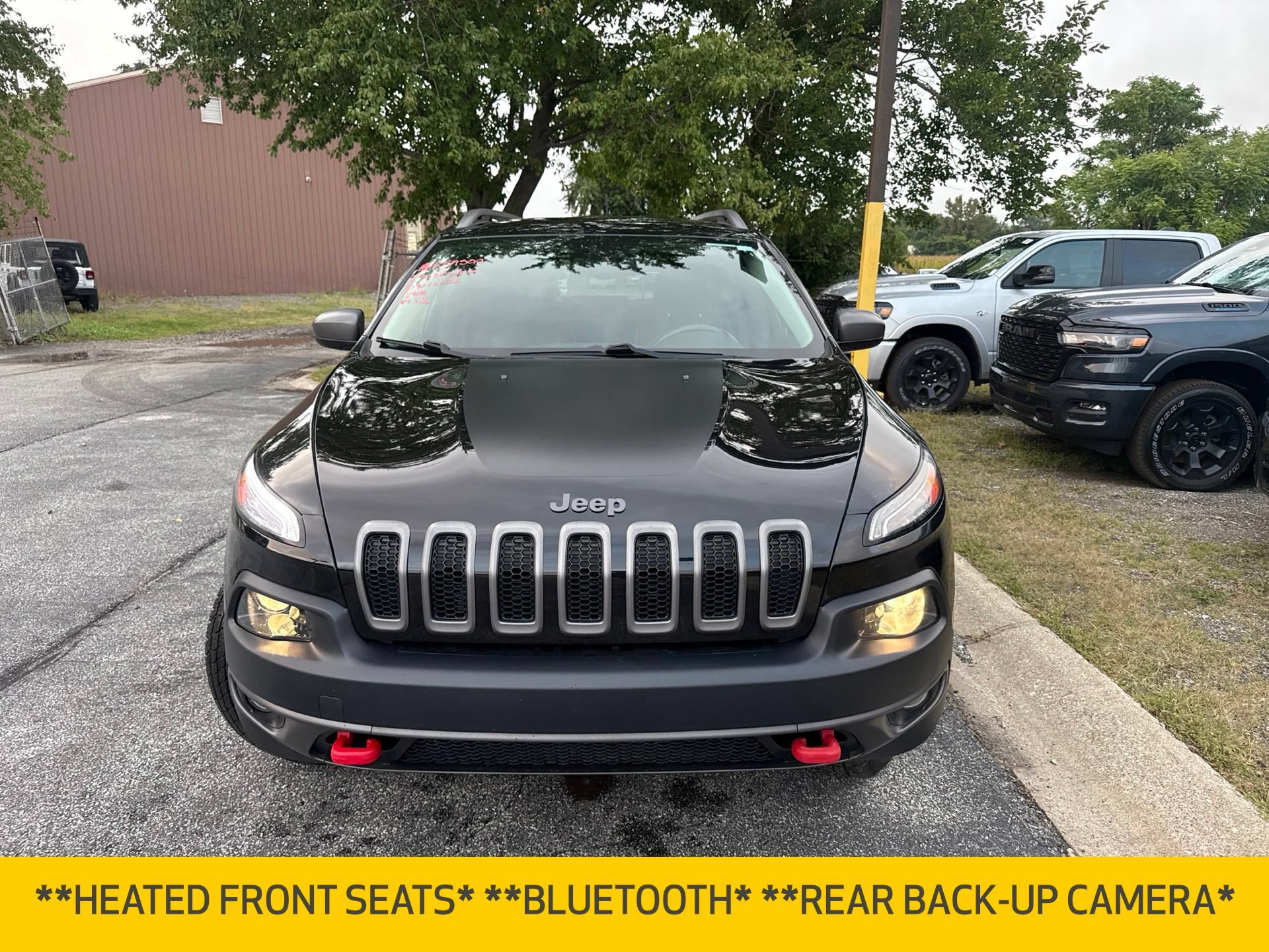 Used 2014 Jeep Cherokee Trailhawk w/ Comfort/Convenience Group AWD/4WD image 2