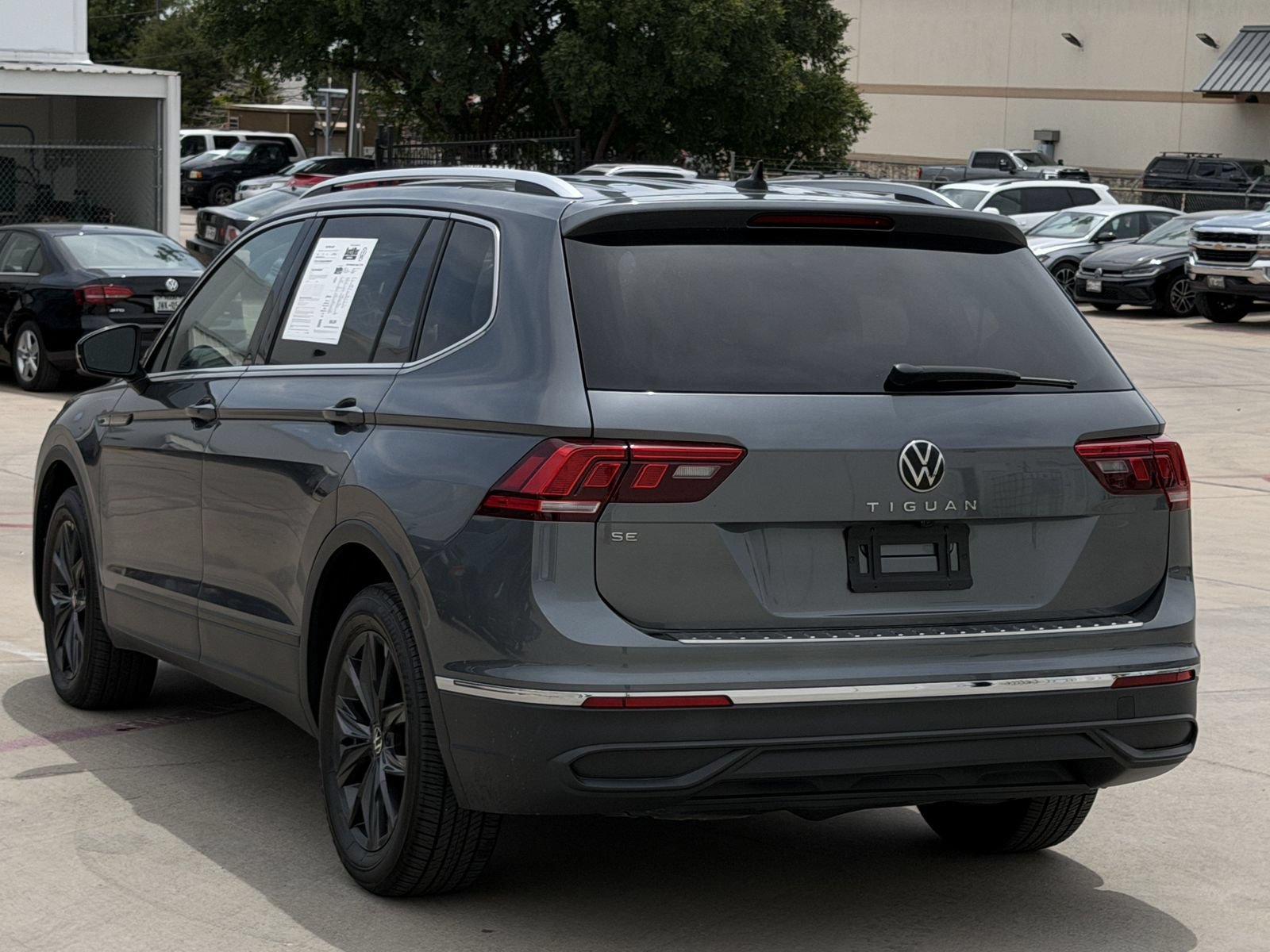 Used 2024 Volkswagen Tiguan SE FWD image 6
