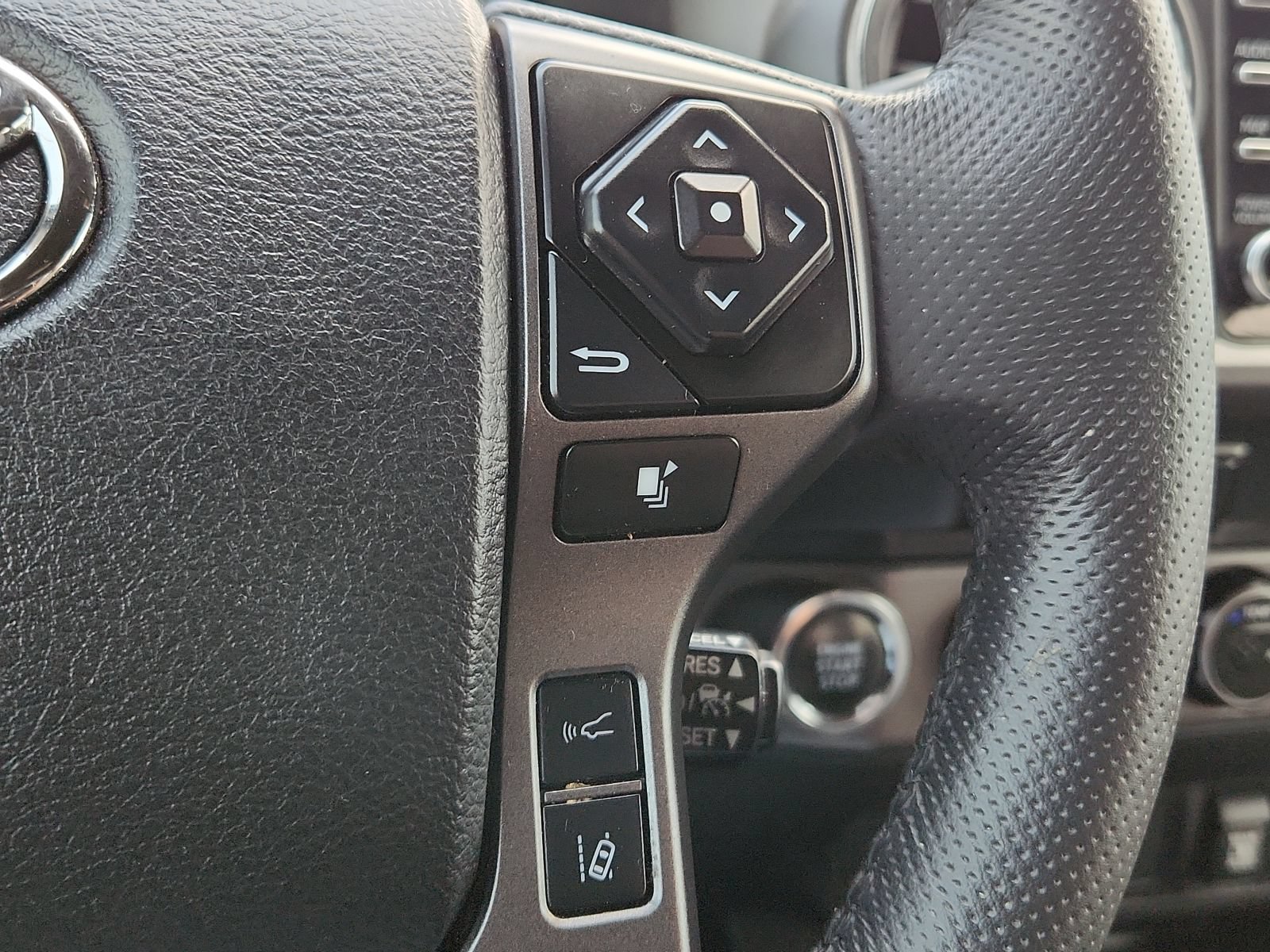 Used 2023 Toyota Tacoma TRD Off-Road AWD/4WD image 17