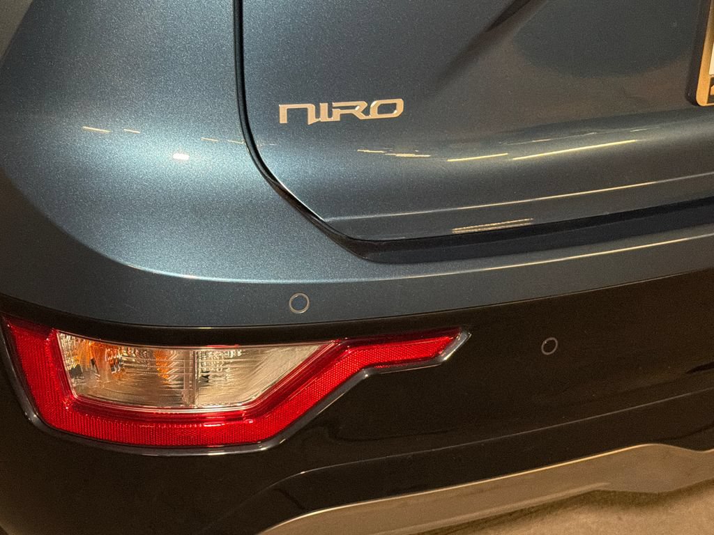 Certified 2024 Kia Niro Wind w/ Wind Preserve Package FWD image 5