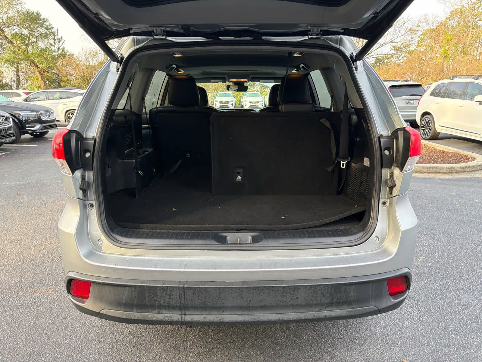 Used 2018 Toyota Highlander SE image 22
