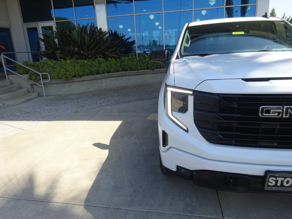 Certified 2023 GMC Sierra 1500 Elevation w/ LPO, Elevation Black Package AWD/4WD image 30