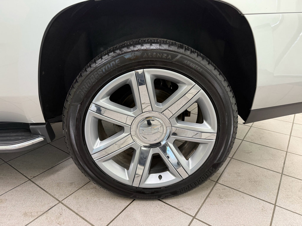 Used 2017 Cadillac Escalade Luxury AWD/4WD image 13