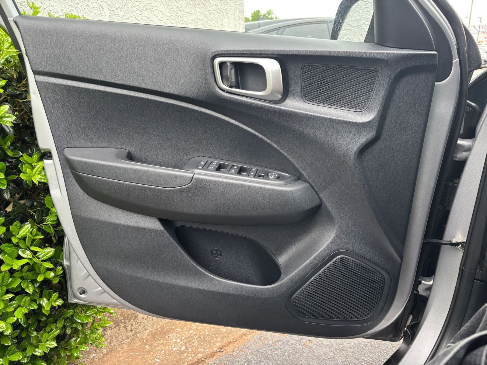 Used 2025 Hyundai Venue SEL FWD image 18