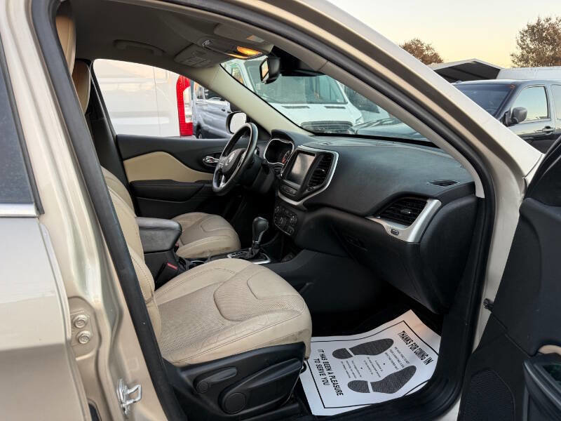 Used 2015 Jeep Cherokee Limited w/ Luxury Group image 6