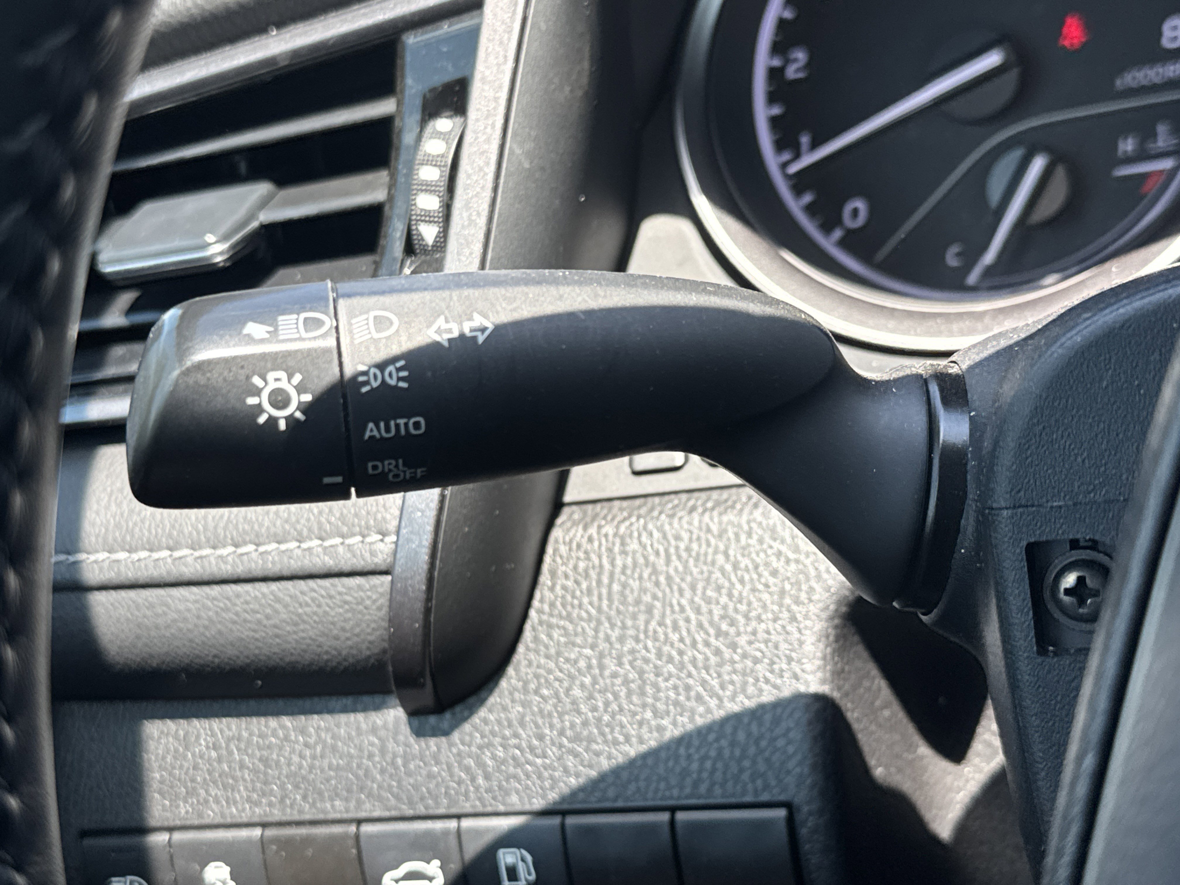 Used 2023 Toyota Camry SE FWD image 14