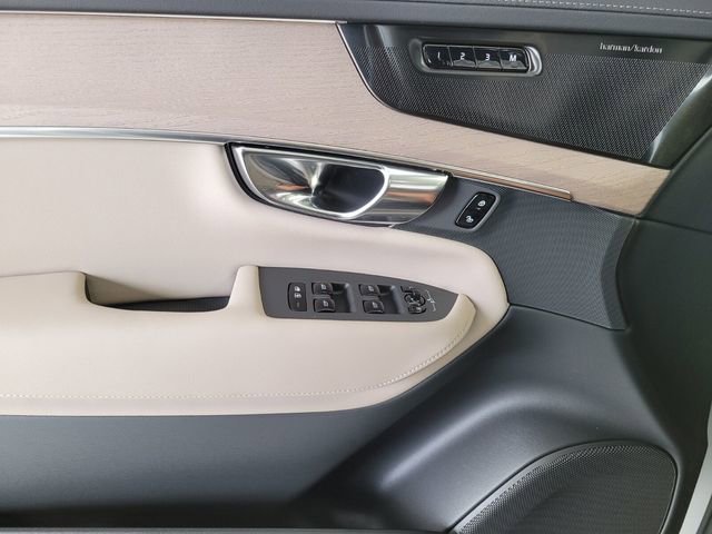 New 2026 Volvo XC90 B5 Plus w/ Protection Package Premier AWD/4WD image 23