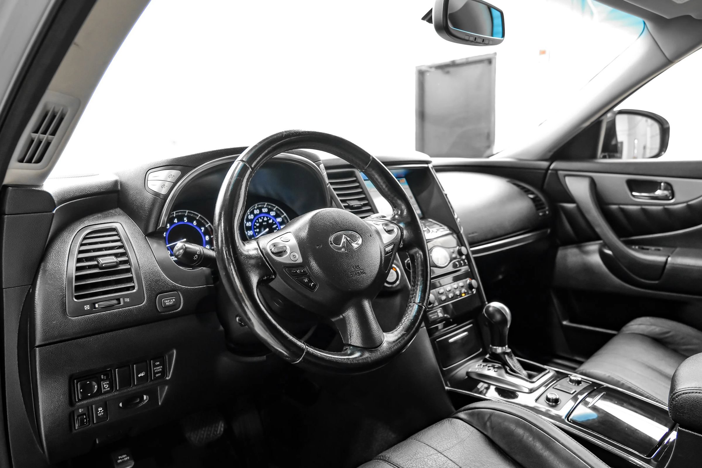 Used 2017 INFINITI QX70 AWD w/ Premium Package image 19