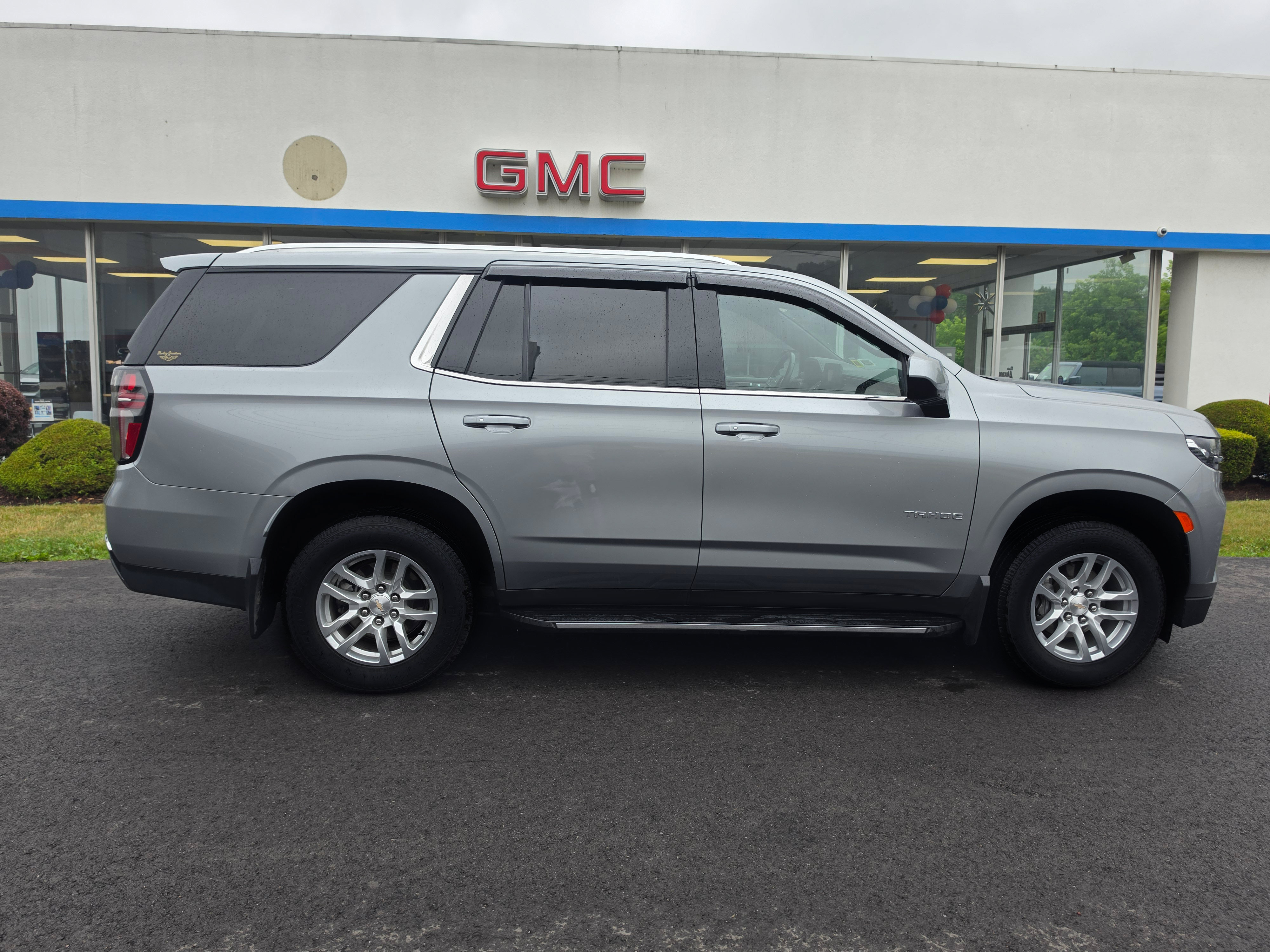 Used 2023 Chevrolet Tahoe LS AWD/4WD image 2