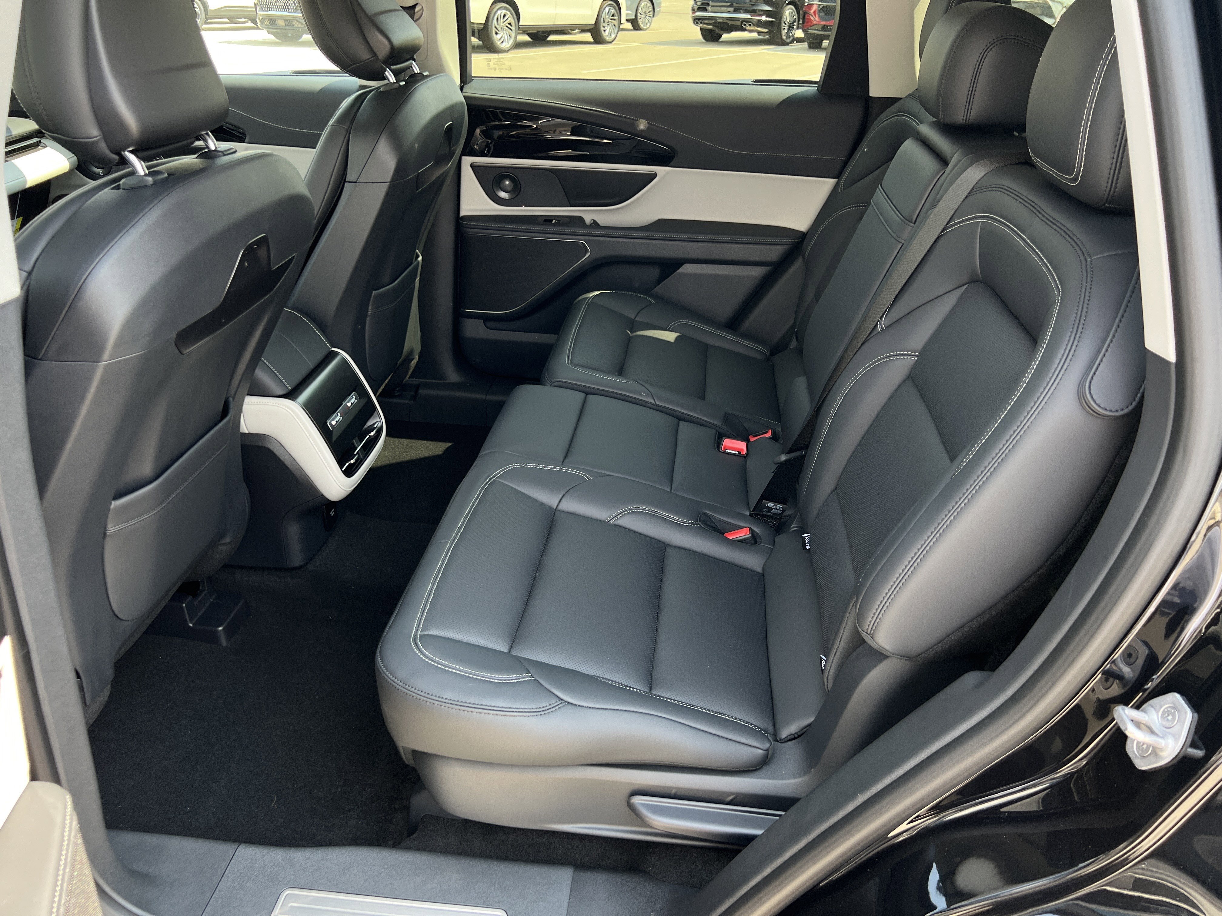 New 2025 Lincoln Nautilus Premier w/ Equipment Group 102A image 28