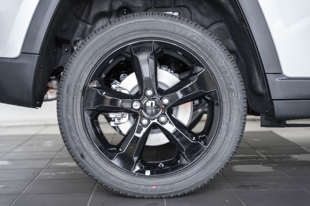 New 2025 Jeep Grand Cherokee Altitude image 17