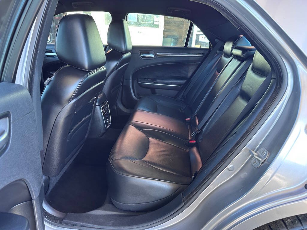Used 2013 Chrysler 300 C RWD image 17