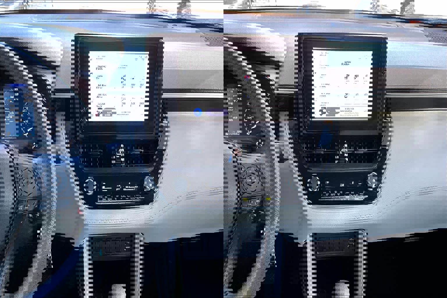 Used 2023 Toyota Corolla Cross L image 7