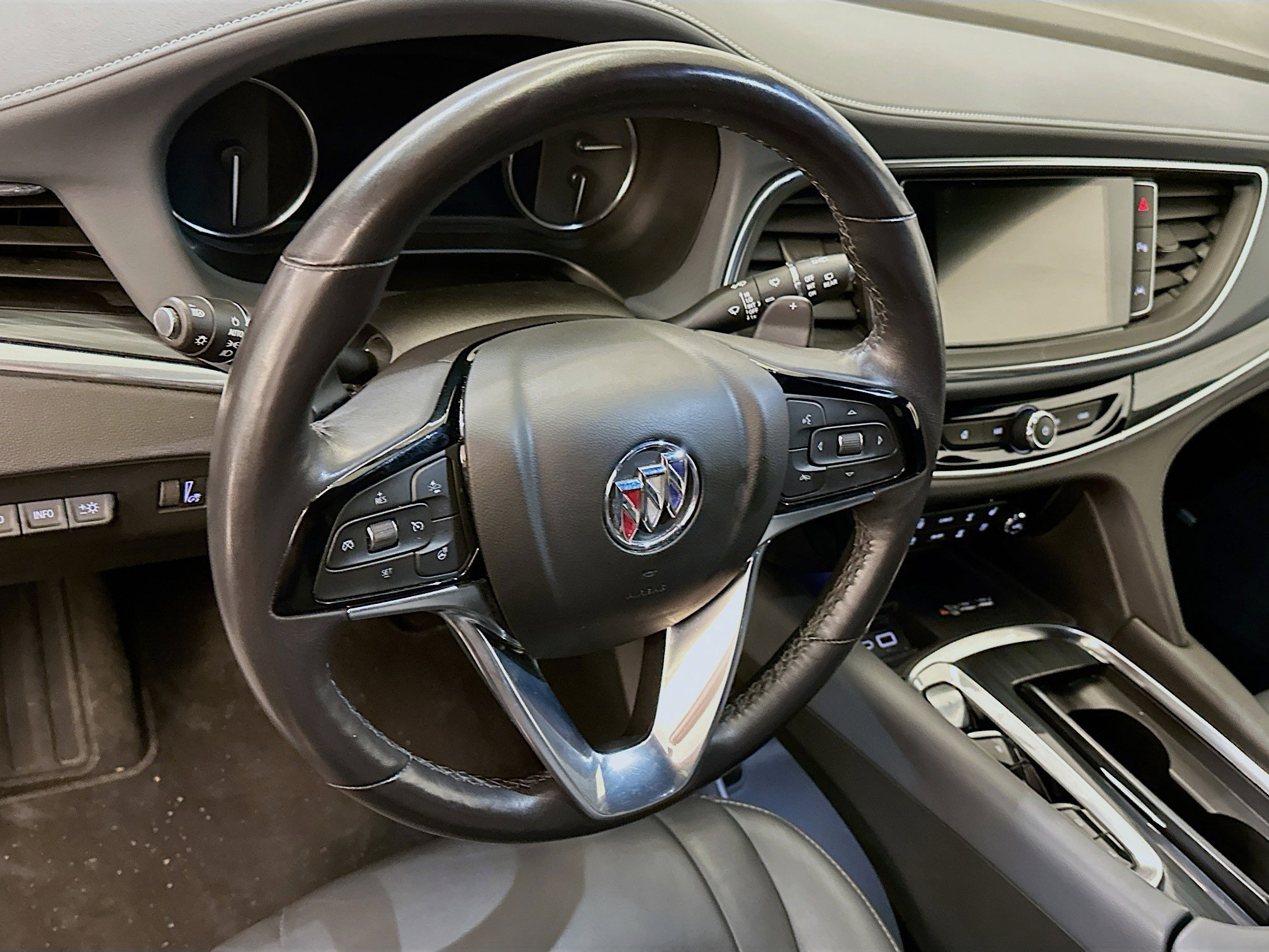 Used 2024 Buick Enclave Premium image 18