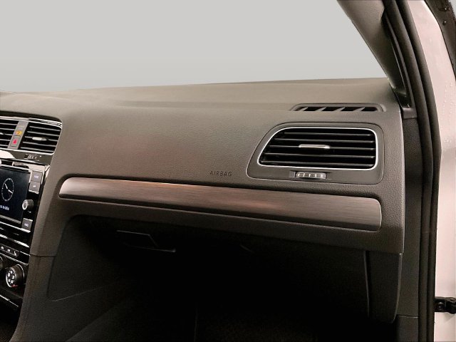 Used 2021 Volkswagen Golf 4-Door FWD image 15