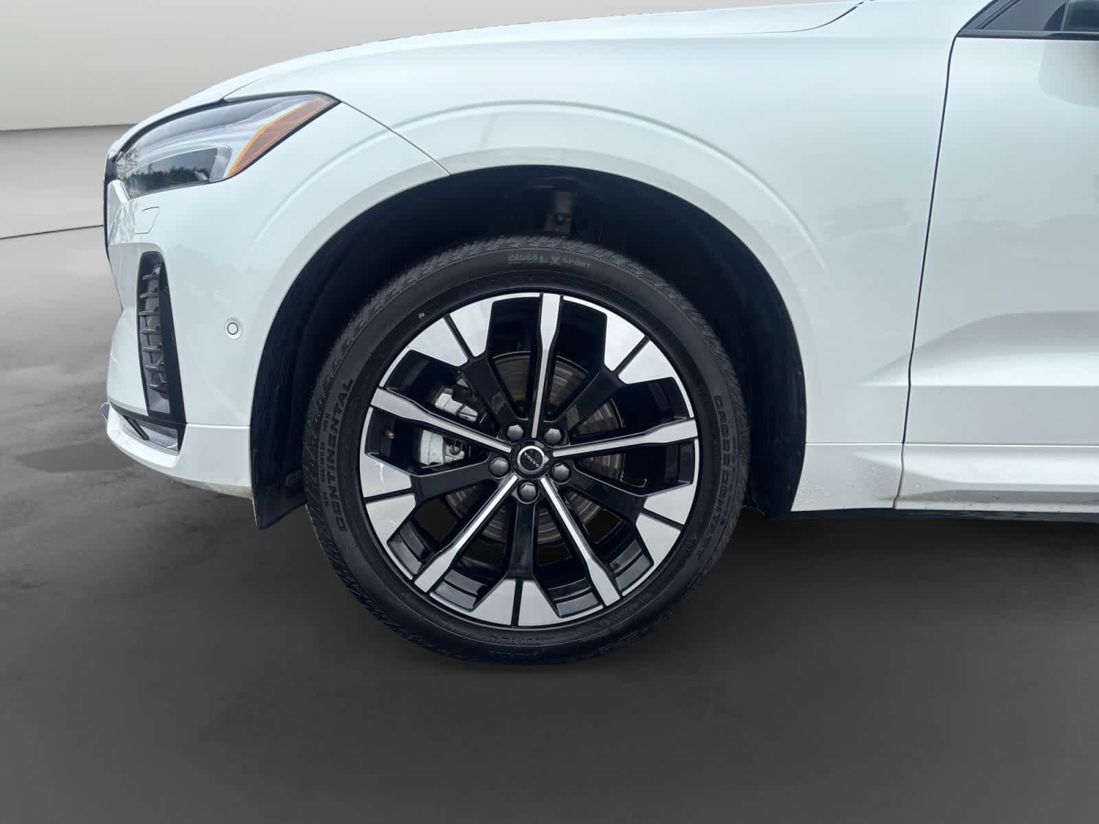 Used 2026 Volvo XC60 B5 Plus AWD/4WD image 9
