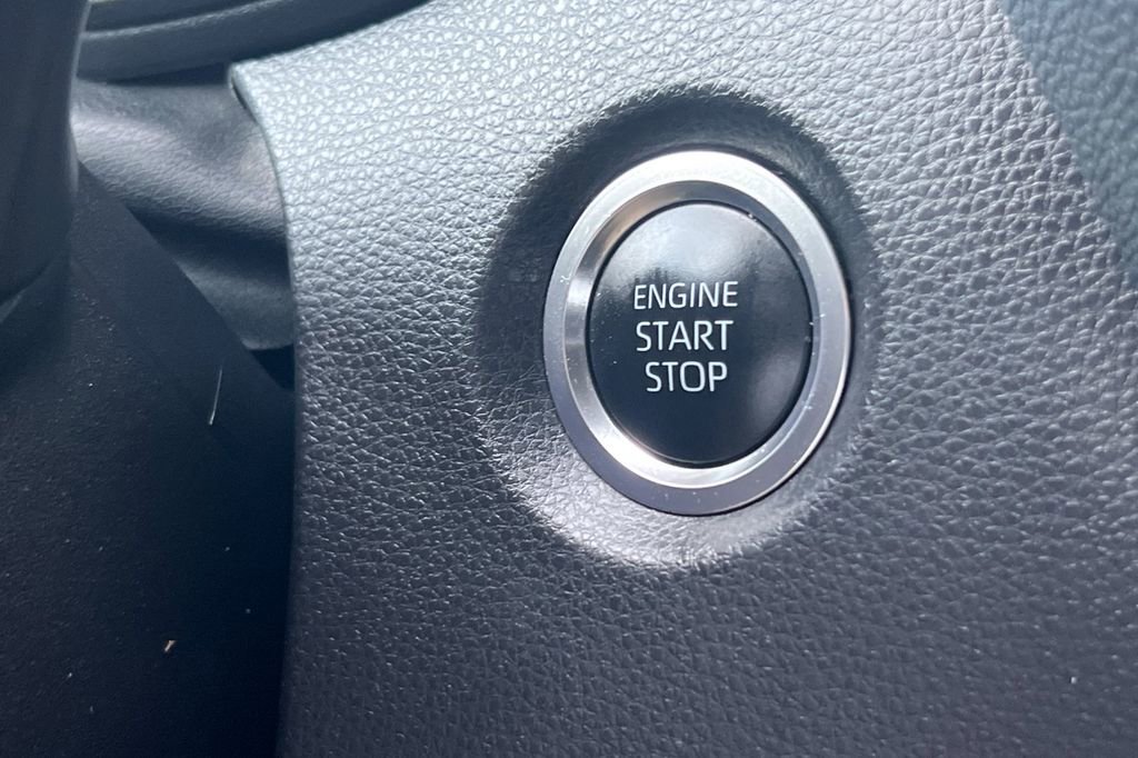 Certified 2025 Toyota Corolla SE image 24