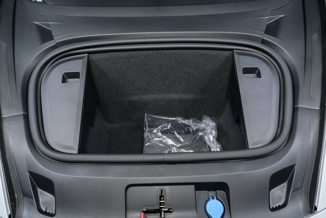 Certified 2025 Porsche Taycan image 34