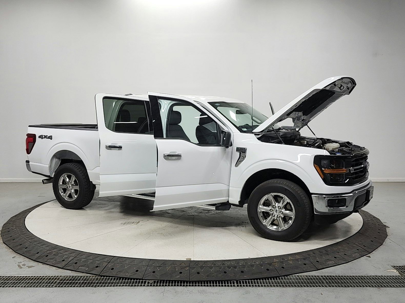 Used 2024 Ford F150 XLT w/ Mobile Office Package image 9
