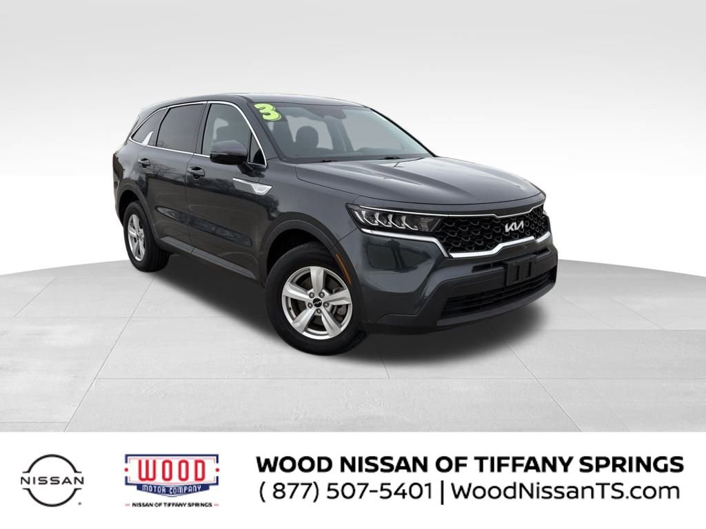 Used 2023 Kia Sorento LX image 1
