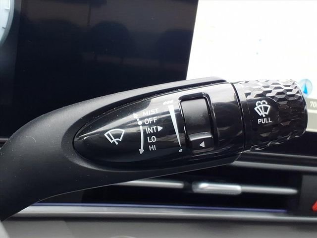 Used 2025 Hyundai Elantra SEL image 27