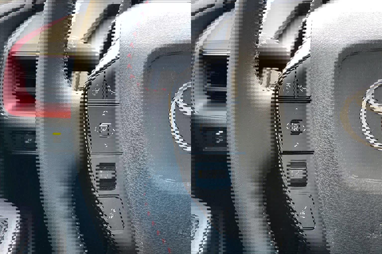 Used 2025 Toyota Prius Plug-In Hybrid image 23