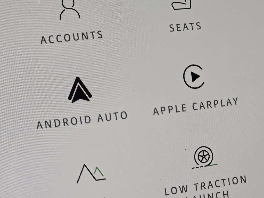 New 2025 Land Rover Discovery Sport S image 8