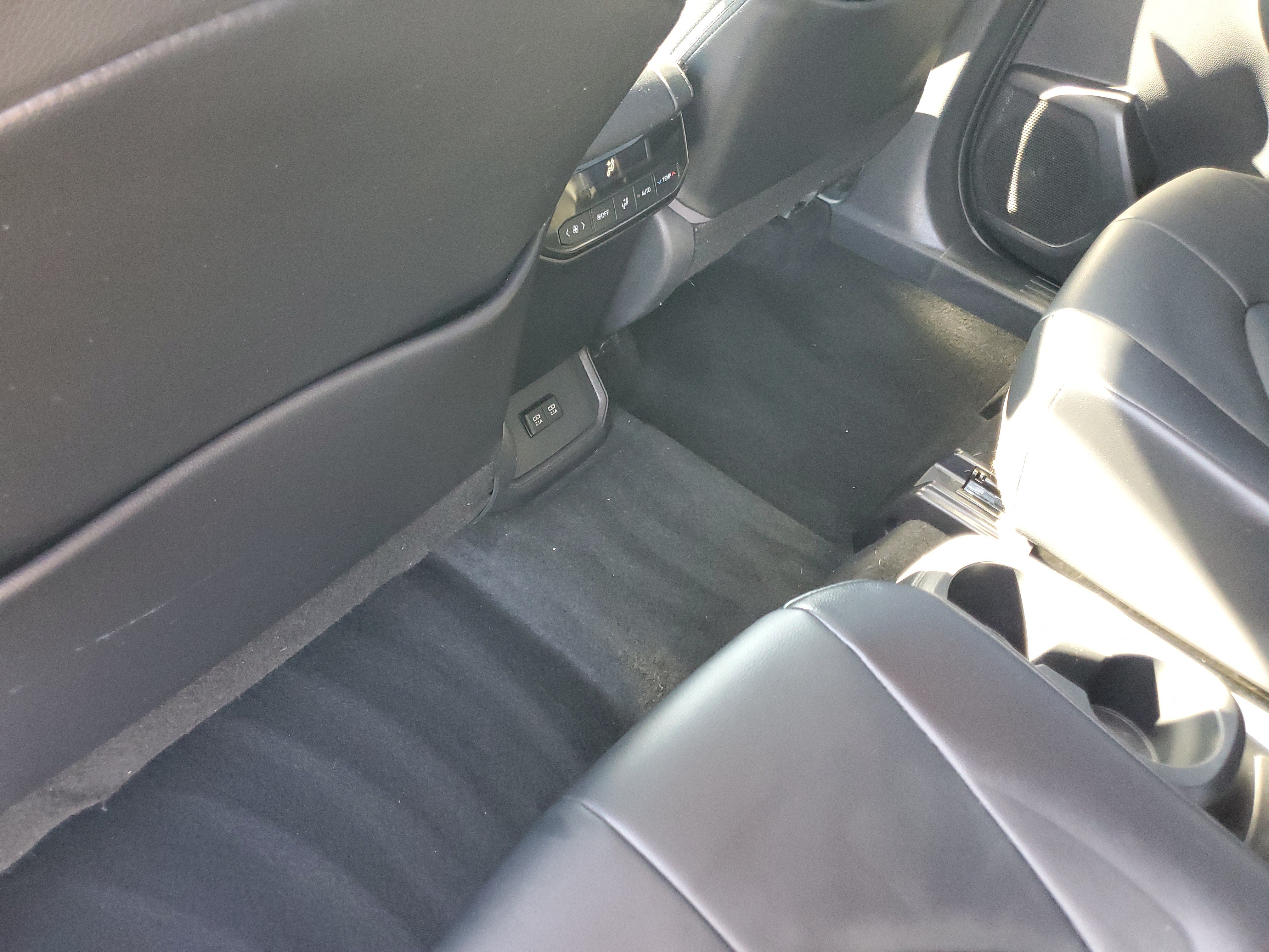 Certified 2021 Toyota Highlander XLE AWD/4WD image 12
