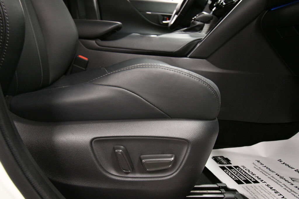 Used 2021 Toyota Venza XLE w/ Softex Package image 27