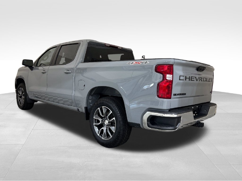 Used 2024 Chevrolet Silverado 1500 LT AWD/4WD image 3