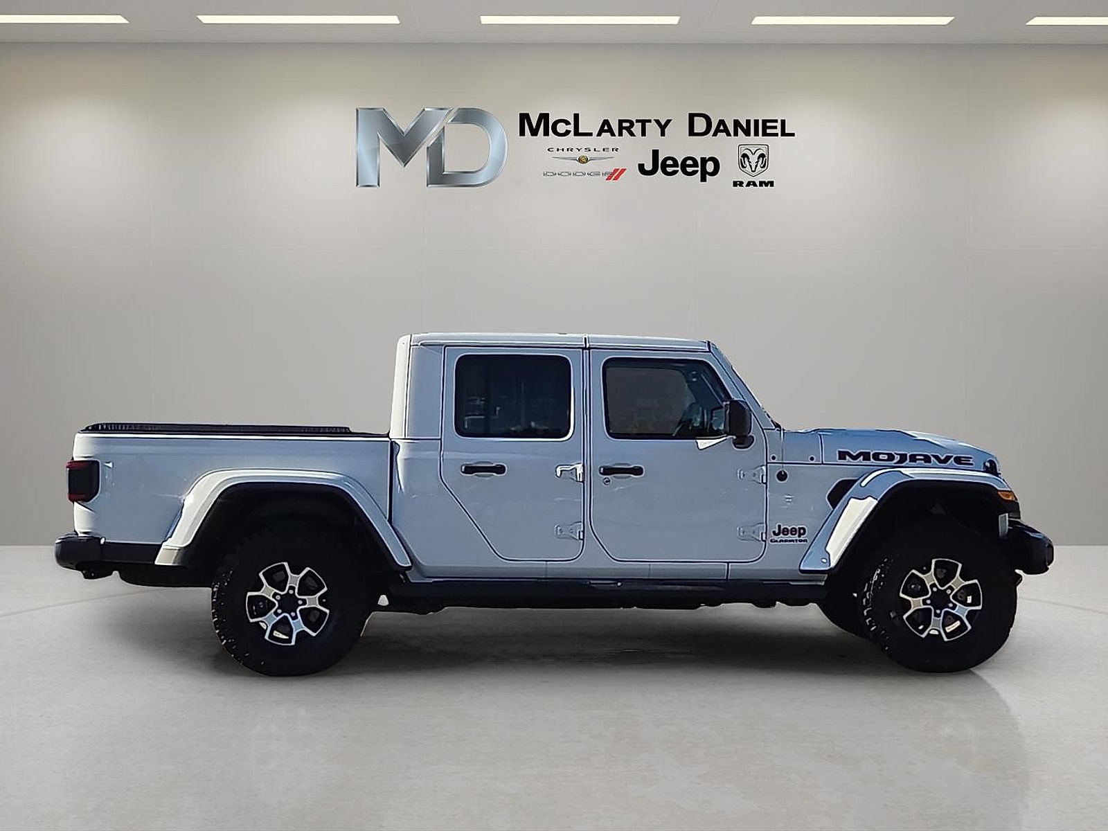 Used 2021 Jeep Gladiator Mojave w/ Uconnect 4C Nav & Sound Group AWD/4WD image 6