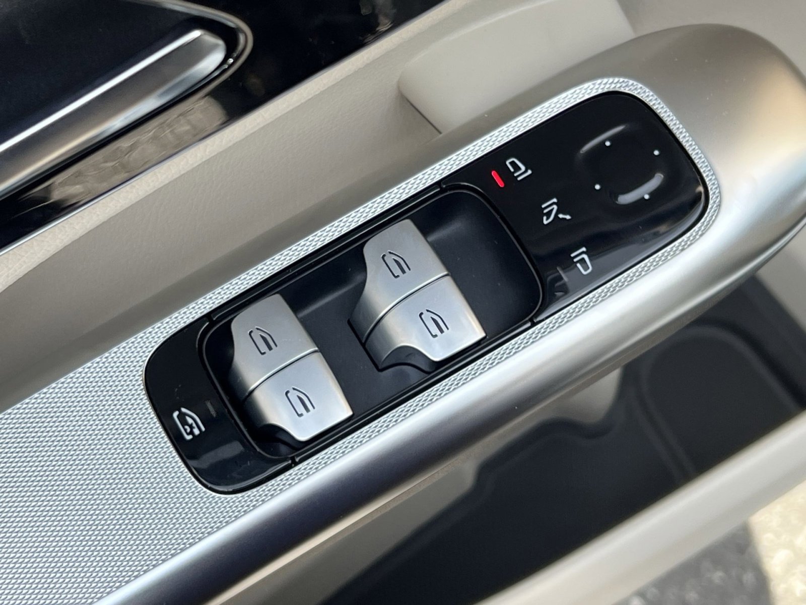 Certified 2025 Mercedes-Benz GLC 300 4MATIC image 13