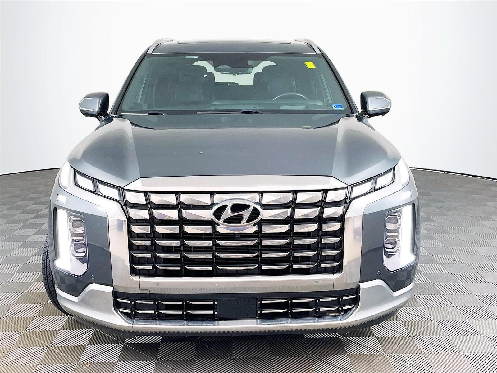Used 2023 Hyundai Palisade Calligraphy FWD image 2