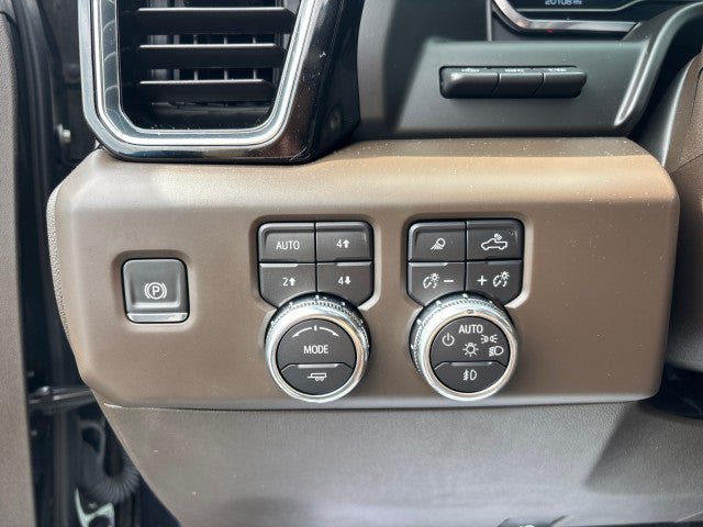 Used 2025 GMC Sierra 1500 Denali w/ Denali Reserve Package AWD/4WD image 16