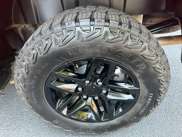 Used 2024 Chevrolet Silverado 1500 Custom Trail Boss AWD/4WD image 19