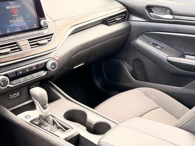 Used 2025 Nissan Altima 2.5 SV FWD image 15
