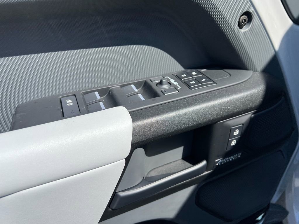 New 2026 Land Rover Defender 110 AWD/4WD image 10