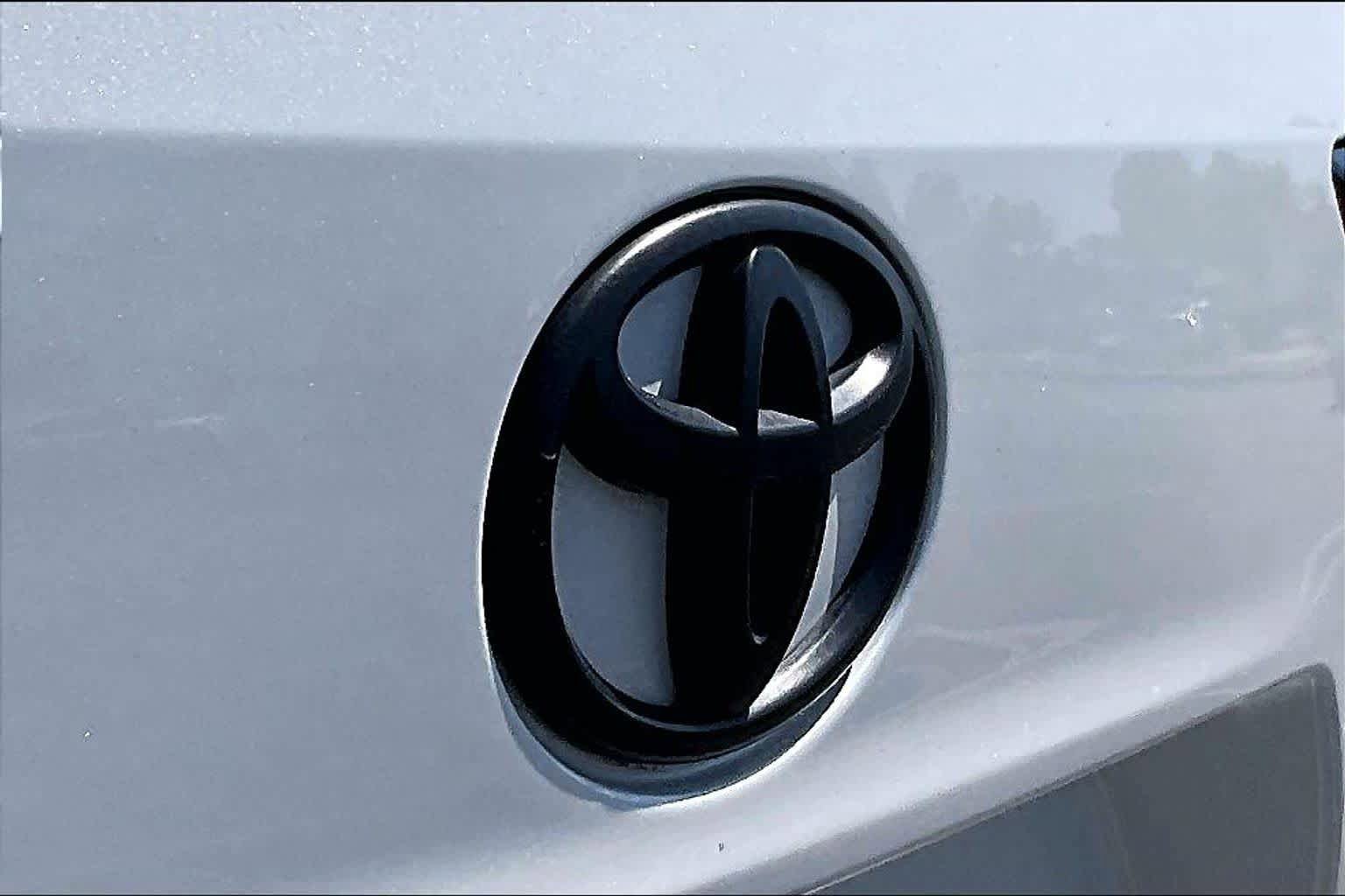 Used 2022 Toyota Highlander XLE FWD image 30