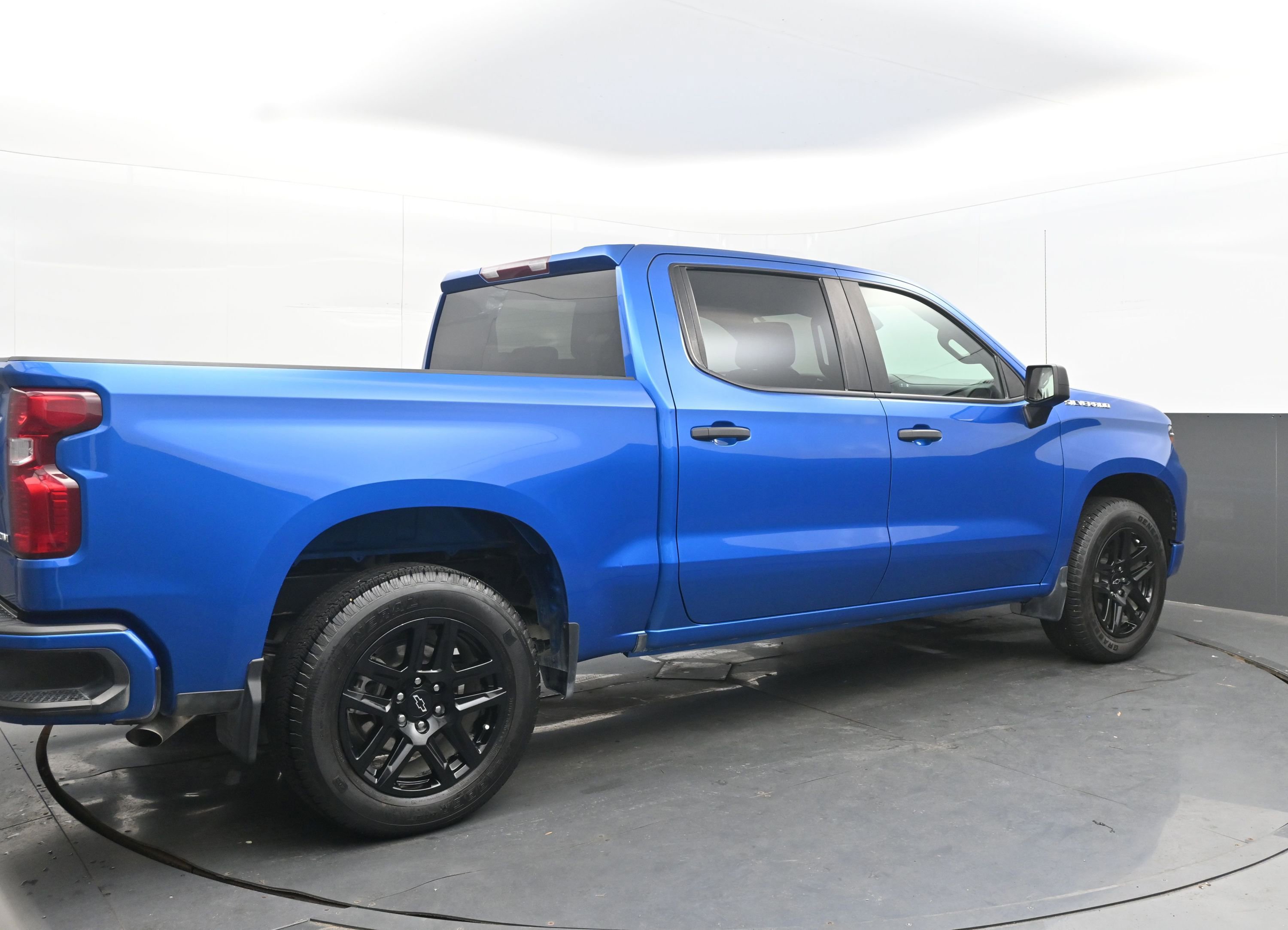 Used 2023 Chevrolet Silverado 1500 Custom image 9