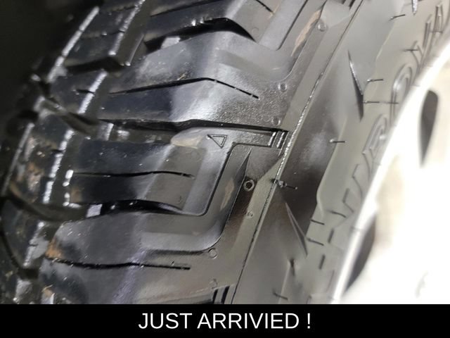 Used 2016 Jeep Cherokee Latitude AWD/4WD image 11