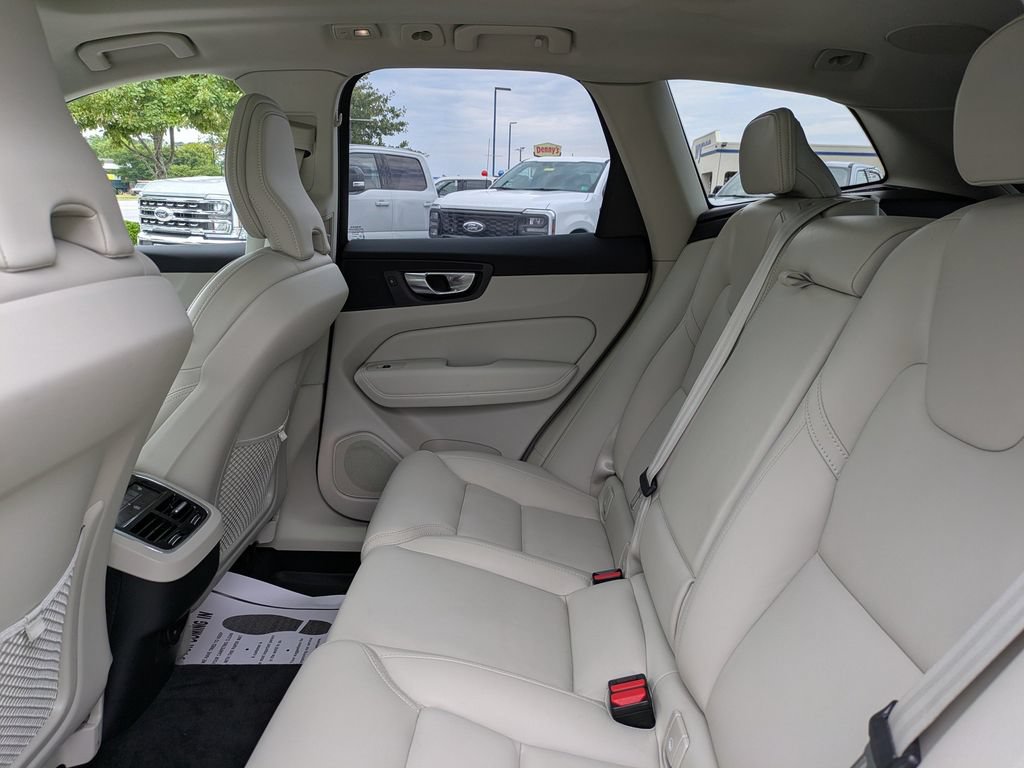 Certified 2023 Volvo XC60 B6 Ultimate w/ Protection Package Premier AWD/4WD image 14