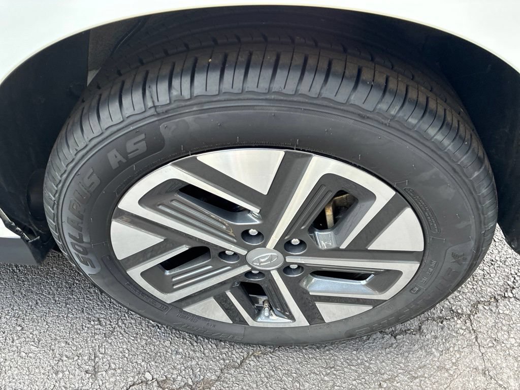 Used 2023 Hyundai Kona SEL FWD image 11