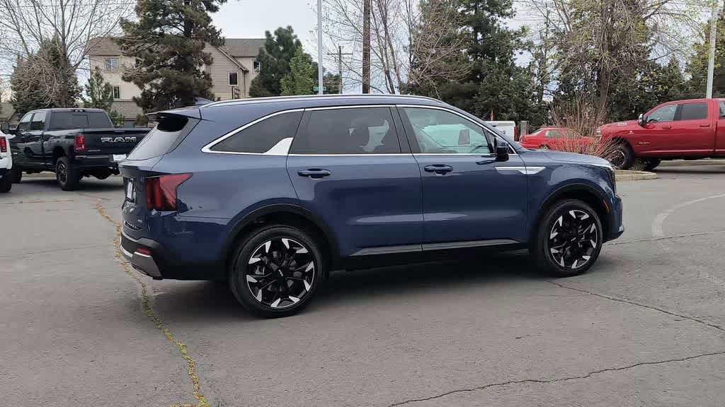 Used 2025 Kia Sorento EX w/ Panoramic Sunroof Package AWD/4WD image 9