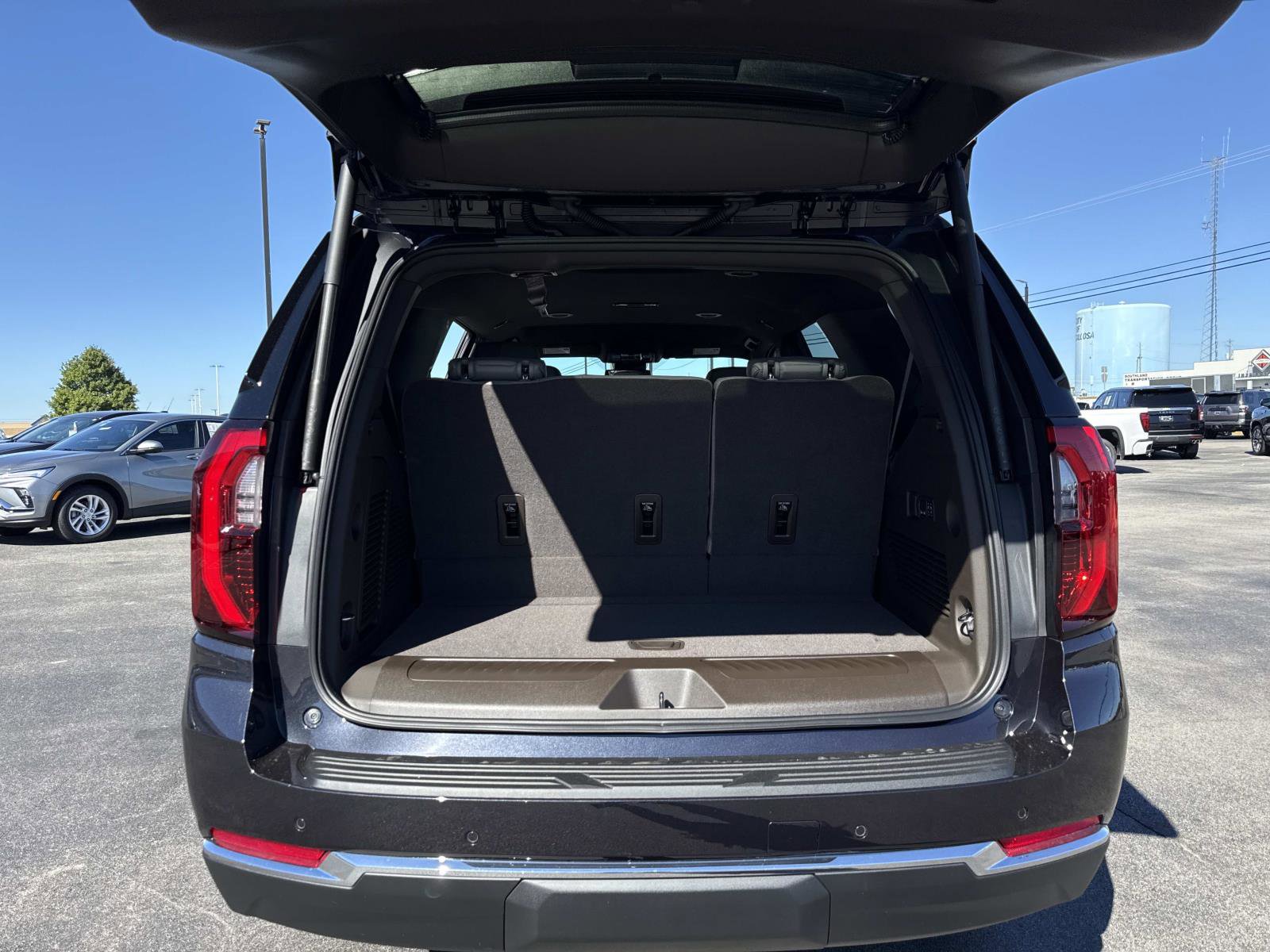 New 2026 GMC Yukon Elevation image 9