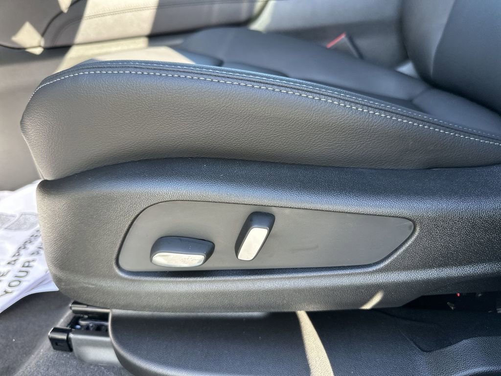 New 2025 Cadillac XT6 Luxury image 12