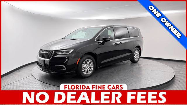 Used 2024 Chrysler Pacifica Touring-L FWD image 1